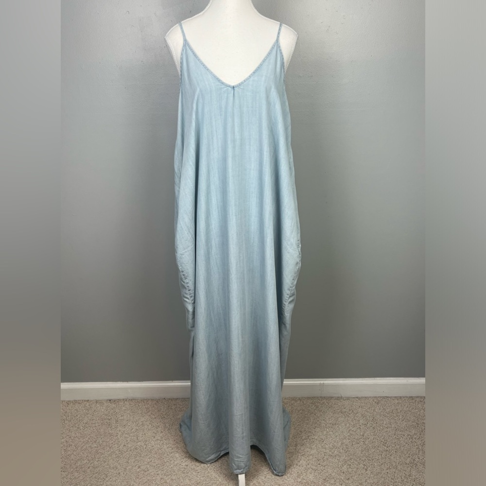 Love Stitch 100% Tencel light wash chambray spaghetti strap maxi dress, M/L.